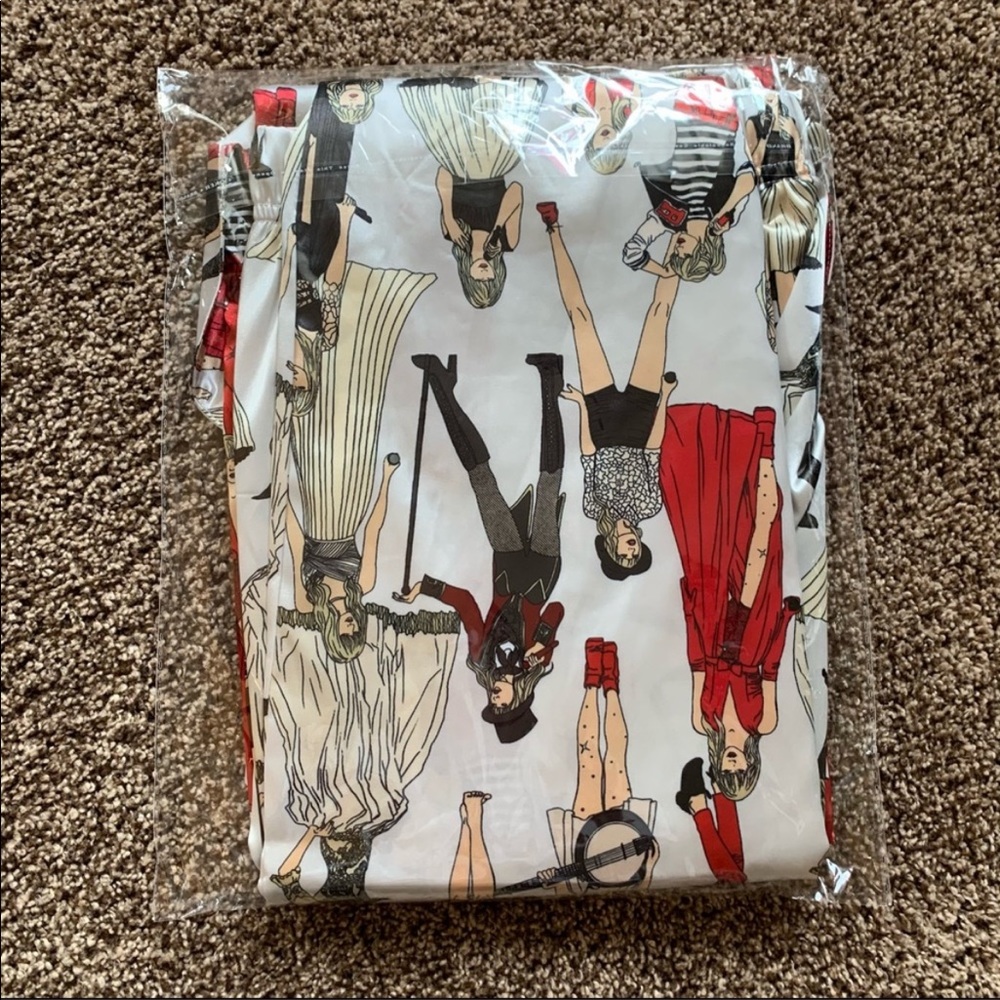 NEW Taylor Swift RED (Taylor’s Version) Eras Pajamas - Picture 5 of 11